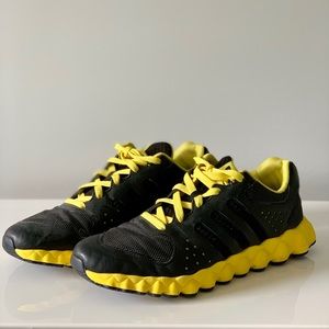 black and yellow tennis shoes